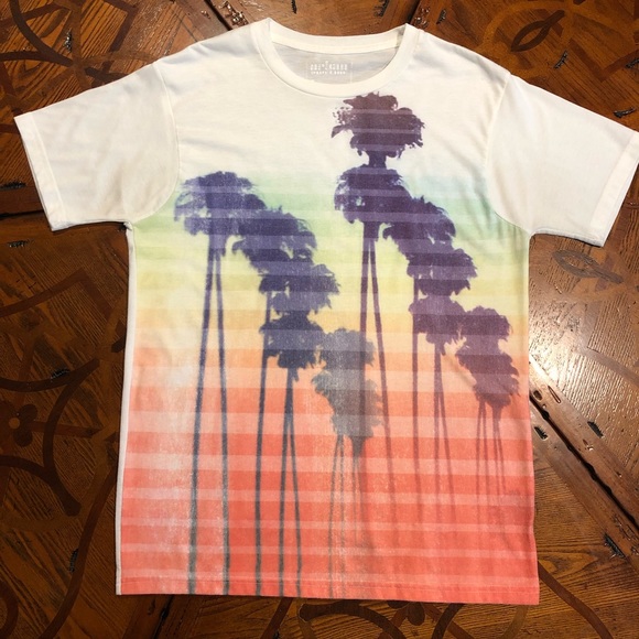 2 Men’s T-shirts - Picture 4 of 13